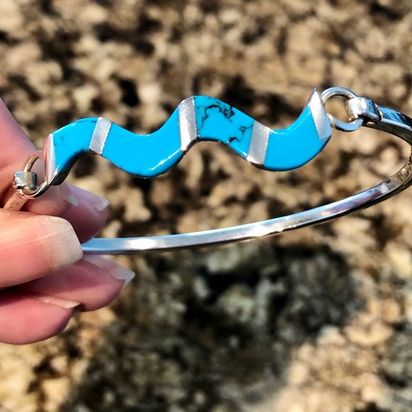 ✨ 💕Beautiful set of Bangle Bracelets!! 💕✨ - Picture 8 of 12